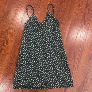 Brandy Melville Dark Green Floral Dress so cute for spring